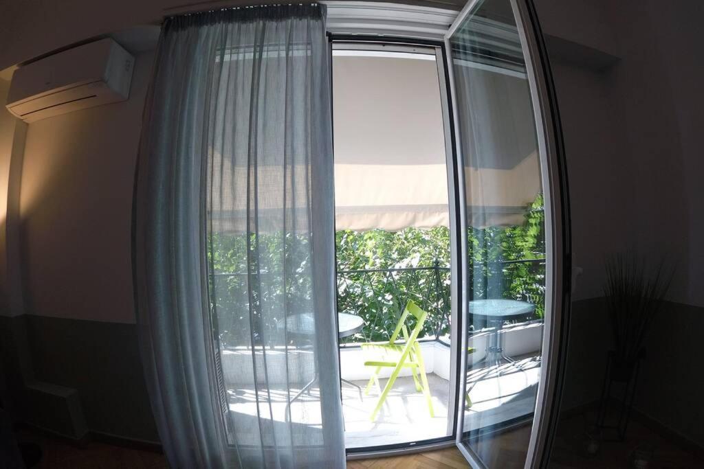 Entire Apartment - Heart Of Athènes Extérieur photo