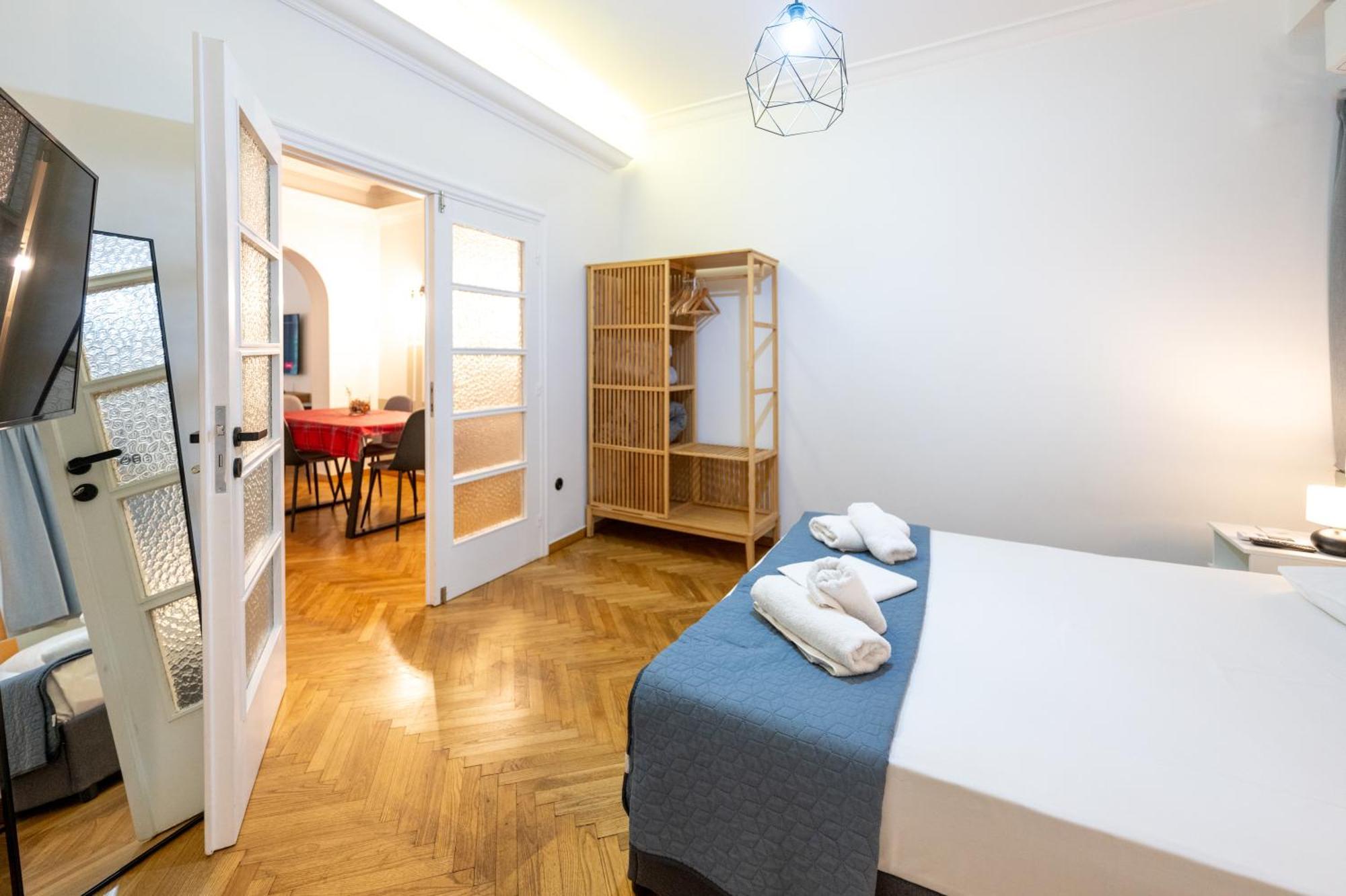 Entire Apartment - Heart Of Athènes Extérieur photo