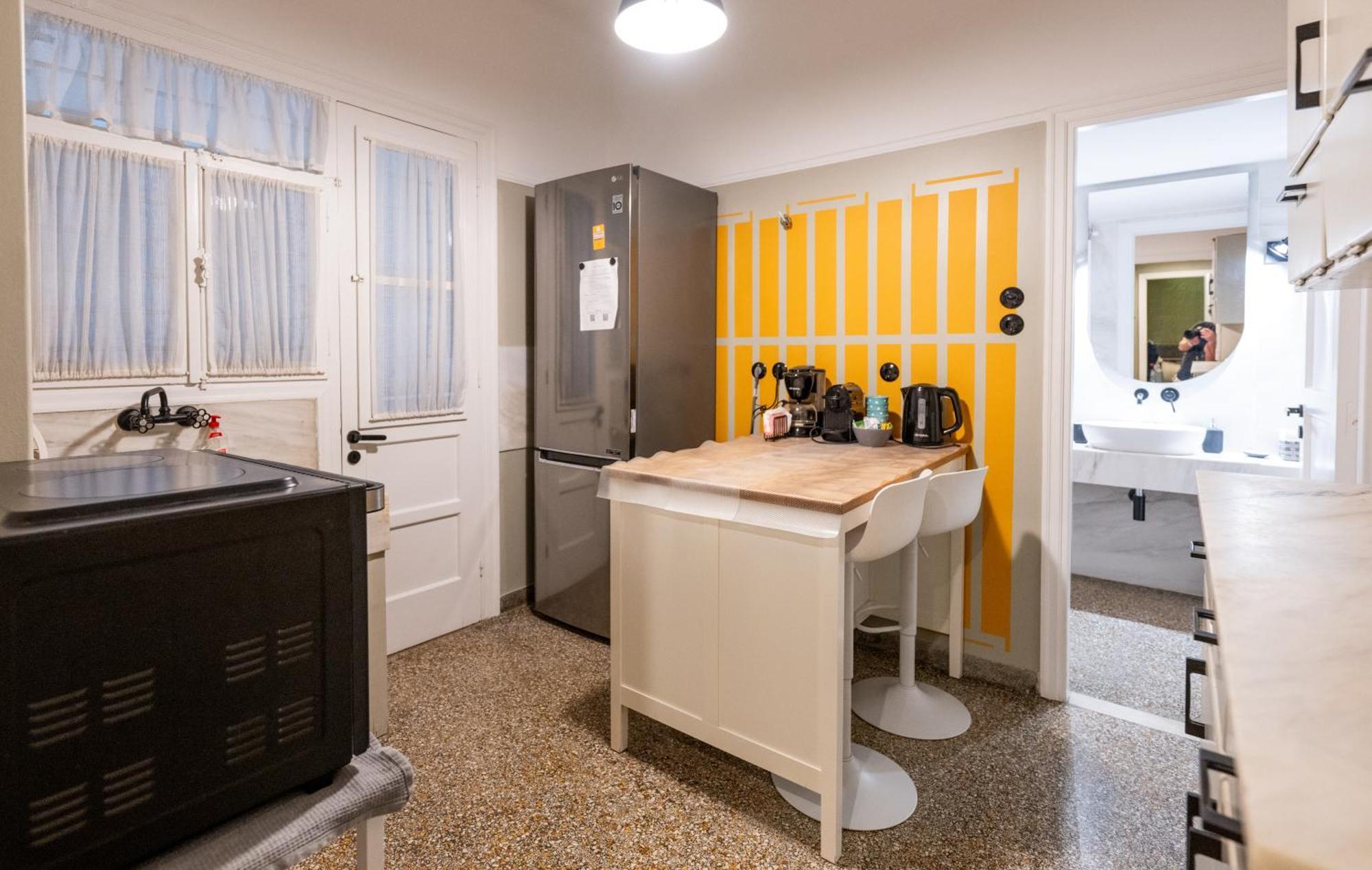 Entire Apartment - Heart Of Athènes Extérieur photo