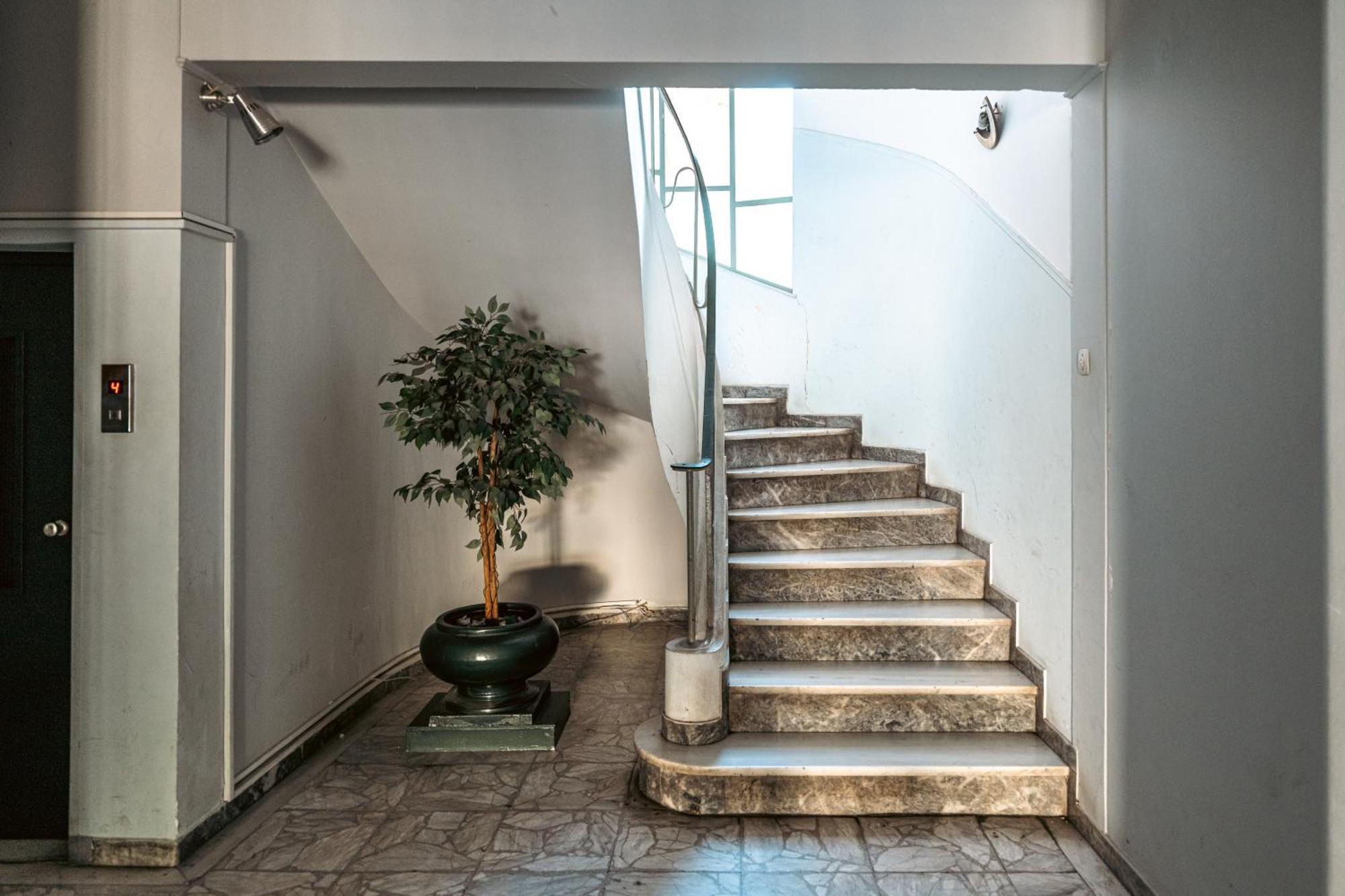 Entire Apartment - Heart Of Athènes Extérieur photo